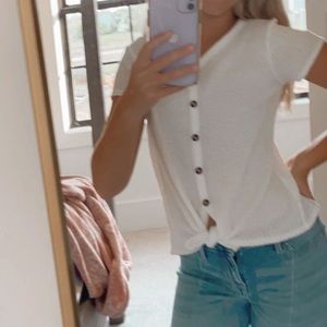 TILLYS WHITE BUTTON DOWN